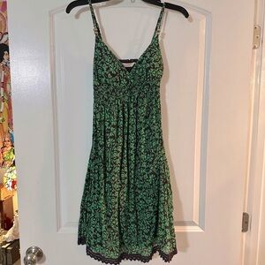 Beautiful green and purple Derek Heart midi dress with vine and lace details🌿🔮